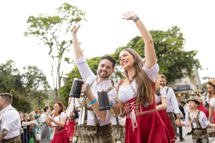 Oktoberfest Blumenau 2025 terá desfile extra para marcar a 40ª edição