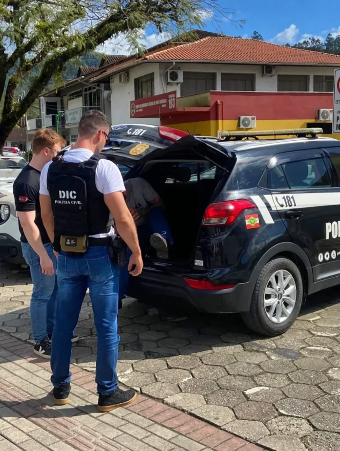 Policia Civil prende homem em Botuverá suspeito de abusar de menina de 12 anos após contato pelas redes sociais