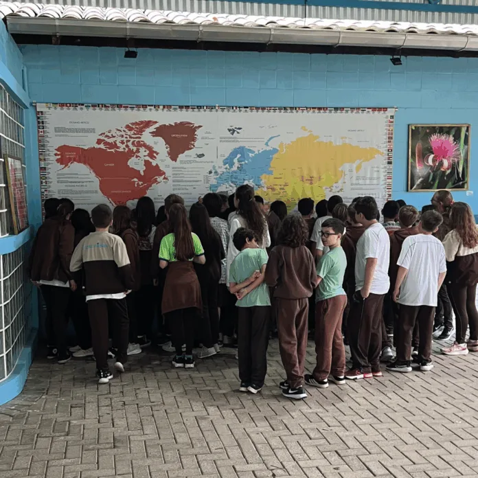 Mapa Mundi de Luiz Bernardes eterniza arte, fé e memória no educandário