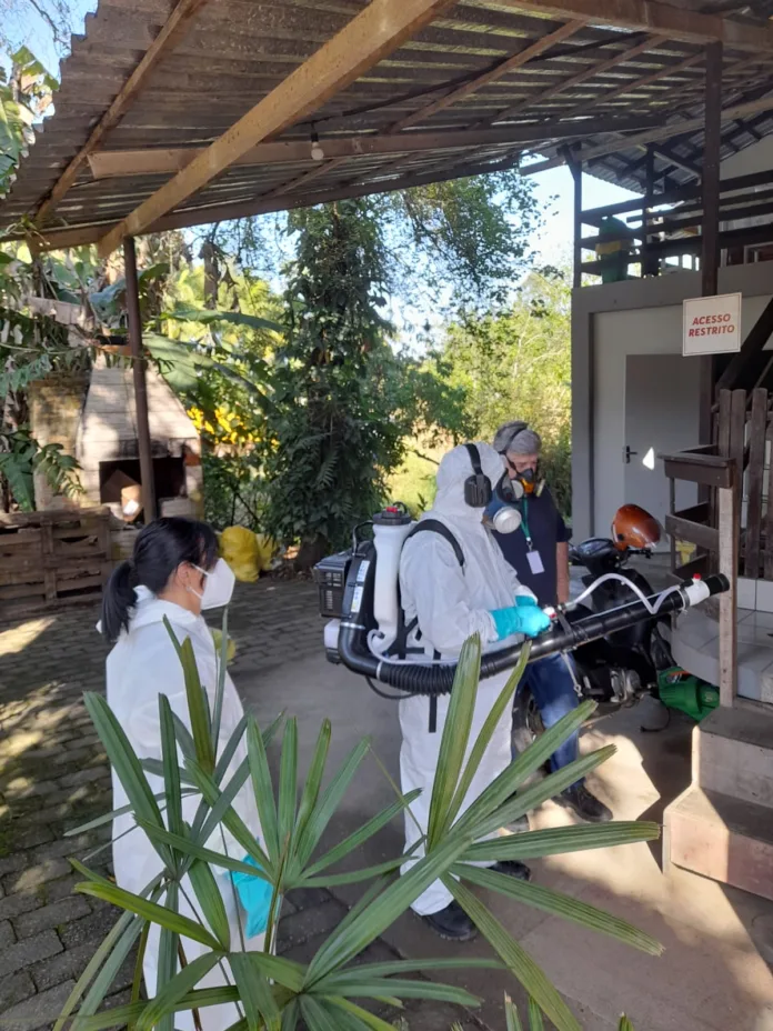 Saúde de Timbó retoma ações preventivas contra a dengue com aplicação de inseticida