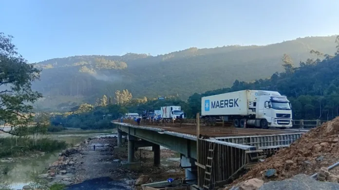 DNIT avança na reabilitação da ponte sobre o Rio Itajaí-Açu II na BR-470/SC DNIT avança na reabilitação da ponte sobre o Rio Itajaí-Açu II na BR-470/SC