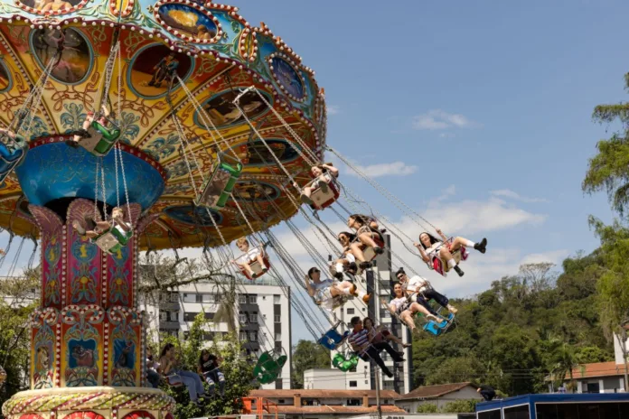 Oktoberfest Blumenau anuncia os valores dos brinquedos da 40ª edição