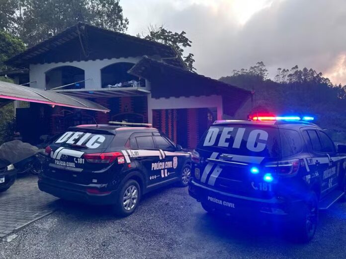 Suspeitos de trocar mensagens com ameaças de morte ao governador de SC são alvos de operação