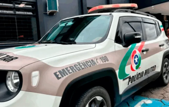 Jovem é presa após agredir e ameaçar a própria mãe em Timbó
