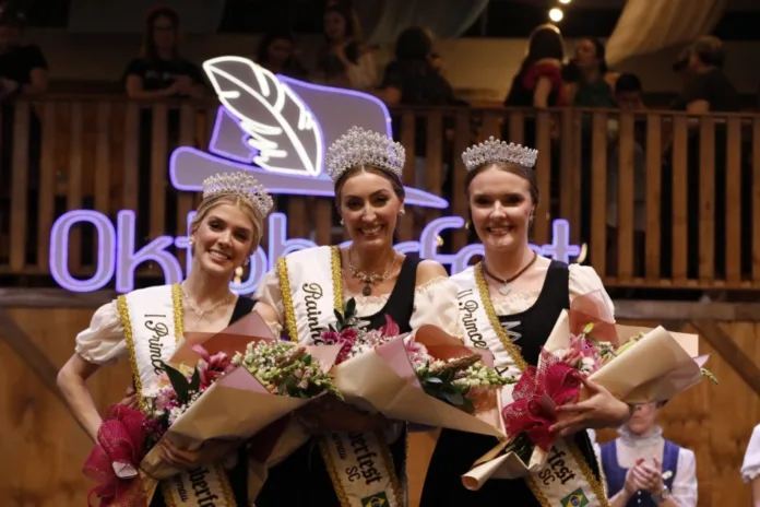 Oktoberfest Blumenau conhece o novo trio da realeza 2026 Oktoberfest Blumenau conhece o novo trio da realeza 2026