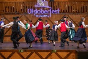 Festival de Danças Germânicas premia os últimos grupos na 40ª Oktoberfest
