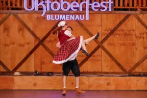 Festival de Danças Germânicas premia os últimos grupos na 40ª Oktoberfest