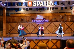 Festival de Danças Germânicas premia os últimos grupos na 40ª Oktoberfest