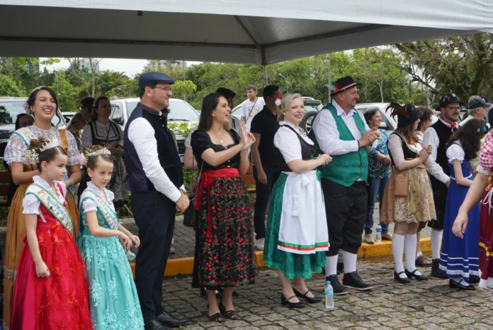 Desfile dos 156 anos de Timbó emociona e celebra a união da comunidade