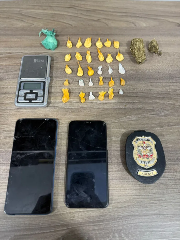 Três suspeitos são presos em flagrante por tráfico de drogas em Ascurra