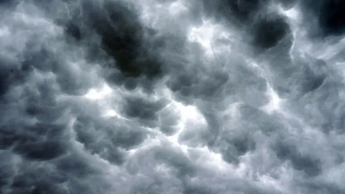Fim de semana em SC terá variação térmica, chuva fraca e risco de temporais no domingo
