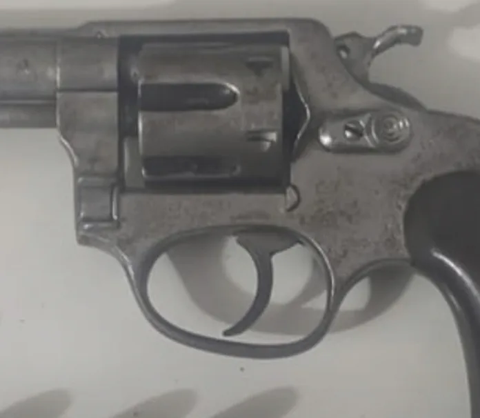 PM apreende revólver calibre .32 e prende suspeito após ocorrência de disparos em Rodeio