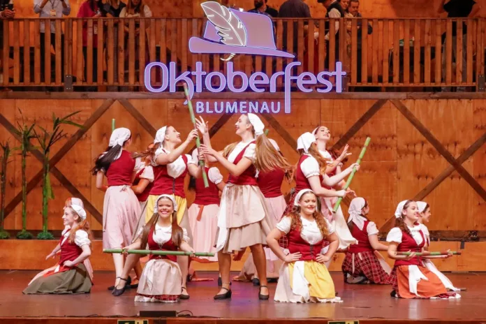 Festival de Danças Germânicas premia os últimos grupos na 40ª Oktoberfest