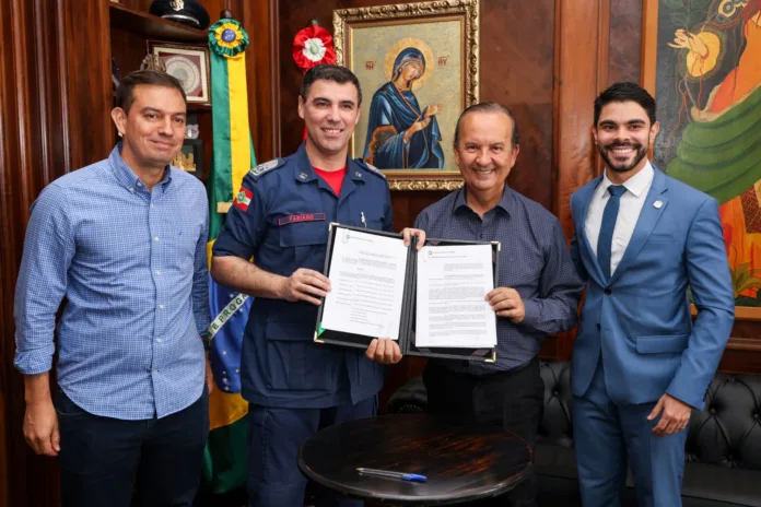 Governador sanciona Lei de Organização Básica do Corpo de Bombeiros de Santa Catarina Governador sanciona Lei de Organização Básica do Corpo de Bombeiros de Santa Catarina