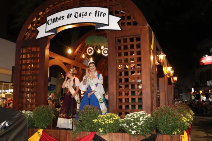 Grupos de Caça e Tiro levam tradição e costumes ao 4º desfile da Oktoberfest