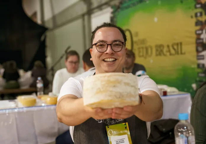 Timboense é convidado para ser jurado  em festival nacional de queijos Timboense é convidado para ser jurado em festival nacional de queijos