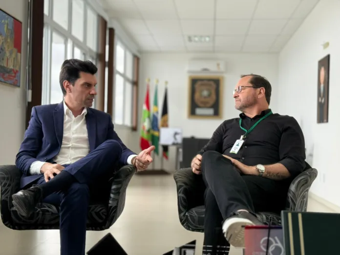 Prefeito Flávio Buzzi garante novo delegado e melhorias na Polícia Civil de Timbó