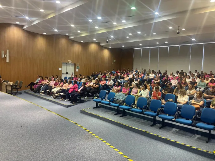 Palestras abordam temas do Outubro Rosa com profissionais da Saúde de Timbó Palestras abordam temas do Outubro Rosa com profissionais da Saúde de Timbó