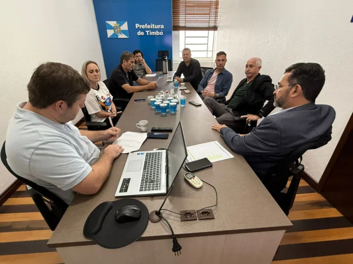 Vereadores e Secretaria de Saúde se reúnem para balanço de informações em Timbó Vereadores e Secretaria de Saúde se reúnem para balanço de informações em Timbó