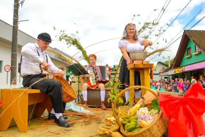 17ª Festa das Tradições de Benedito Novo celebra raízes culturais com atrações gratuitas 17ª Festa das Tradições de Benedito Novo celebra raízes culturais com atrações gratuitas