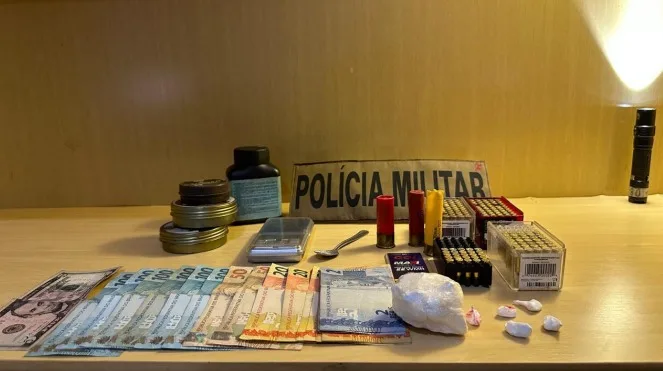 Homem é preso por tráfico de drogas e posse irregular de munições em Indaial Homem é preso por tráfico de drogas e posse irregular de munições em Indaial