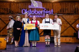 Festival de Danças Germânicas premia os últimos grupos na 40ª Oktoberfest