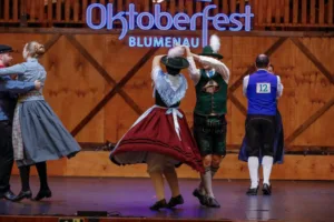 Festival de Danças Germânicas premia os últimos grupos na 40ª Oktoberfest