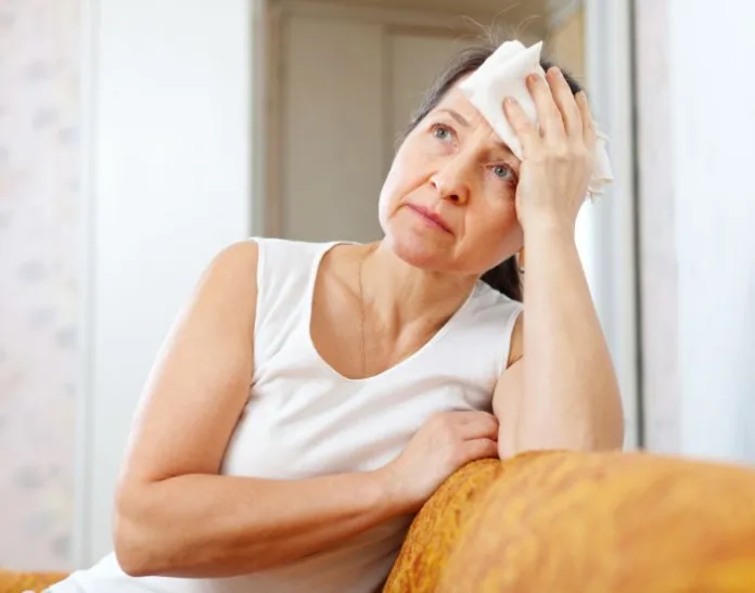 Menopausa vai além do calor: sintomas pouco conhecidos afetam brasileiras