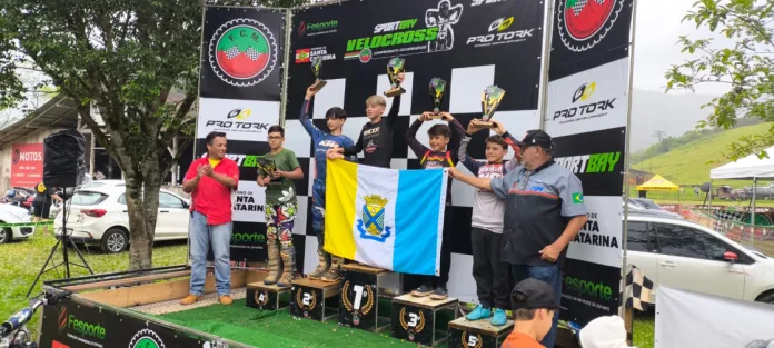 Atleta de Benedito Novo conquista título catarinense de Velocross