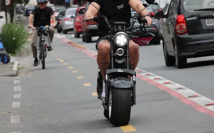 Nova Regra exigirá CNH, placa e capacete para todos os ciclomotores em 2026