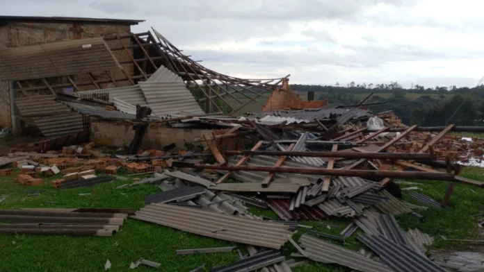 Temporal causa estragos em Santa Catarina