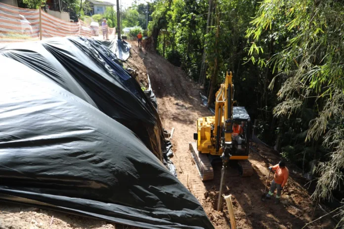 Obra de contenção no Distrito do Garcia é retomada em Blumenau