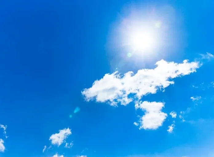 Previsão do Tempo em SC: Sol e calor até sexta, com retorno de chuvas isoladas no fim de semana.