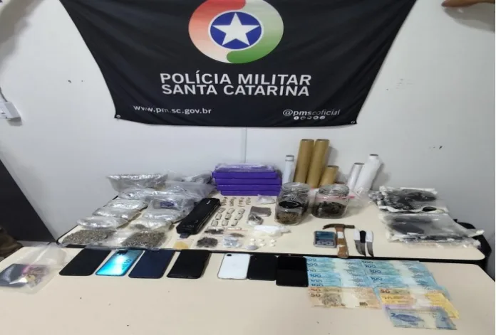 Operação da PM apreende mais de 12 kg de drogas e prende dois suspeitos por tráfico