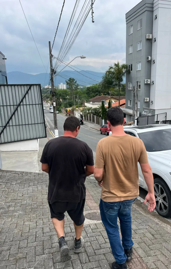 Polícia Civil prende homem condenado por tráfico de drogas em Indaial