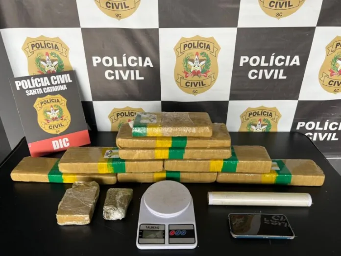 Polícia Civil prende suspeito de tráfico de drogas em Blumenau