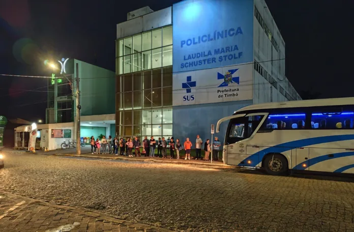 Mutirão de oftalmologia atende mais de 400 pacientes e reduz fila de espera em Timbó