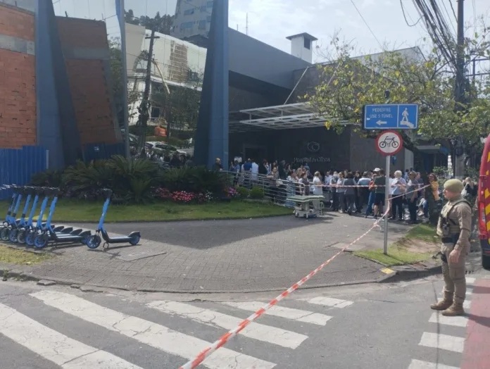 AGORA: Obra desaba, mata uma pessoa e deixa feridos no Centro de Blumenau