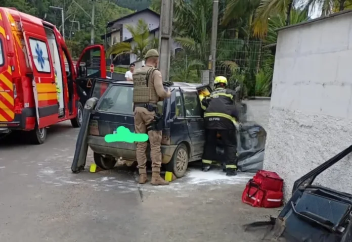 Idoso morre após colidir veículo contra muro em Benedito Novo