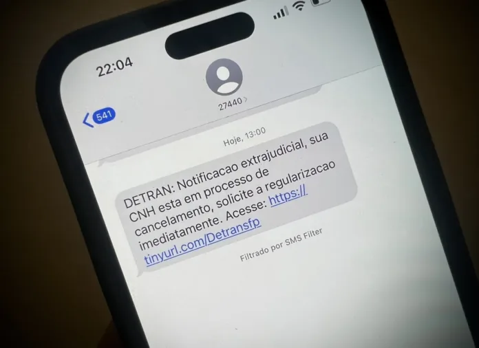 Detran/SC alerta para golpes envolvendo mensagens de suspensão da CNH