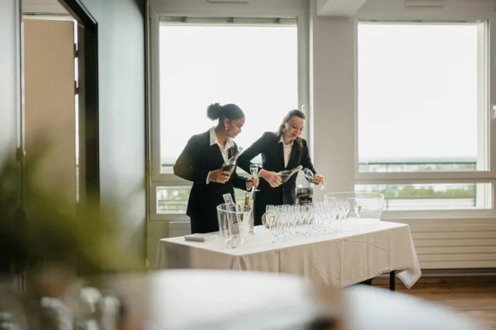 Circuito Sihorbs promove capacitação gratuita para o setor de hospedagem e alimentação em Blumenau