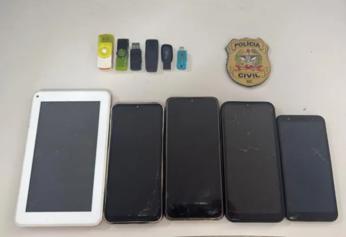 Homem suspeito de coagir criança de 9 anos a enviar conteúdos impróprios em plataforma é investigado