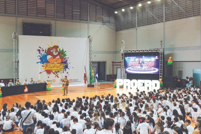 **Formatura do PROERD reúne 525 alunos em noite de compromisso contra drogas e violência em Timbó**