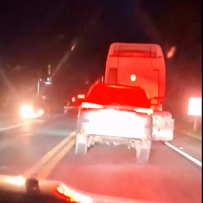 PM recupera Hilux furtada após perseguição e prende dois suspeitos em Rodeio