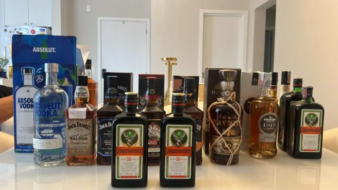 Polícia Civil apreende bebidas falsificadas vendidas pela internet