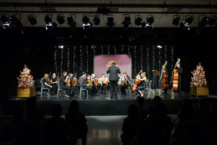 Quando a música prepara o Natal: o ano inteiro afinando emoções