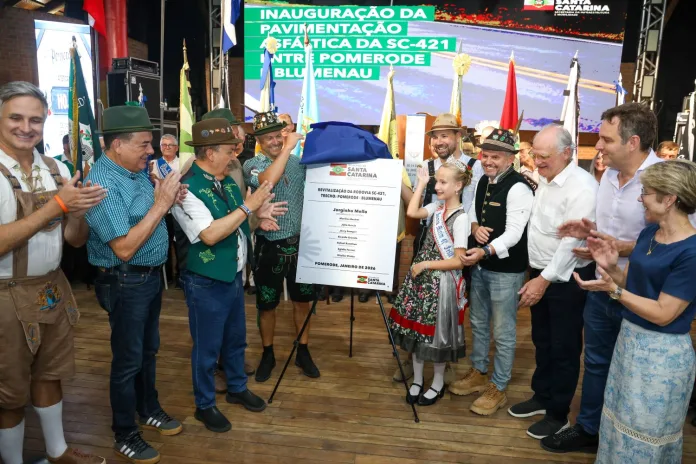 Governador inaugura pavimentação da SC-421 durante a abertura da Festa Pomerana em Pomerode