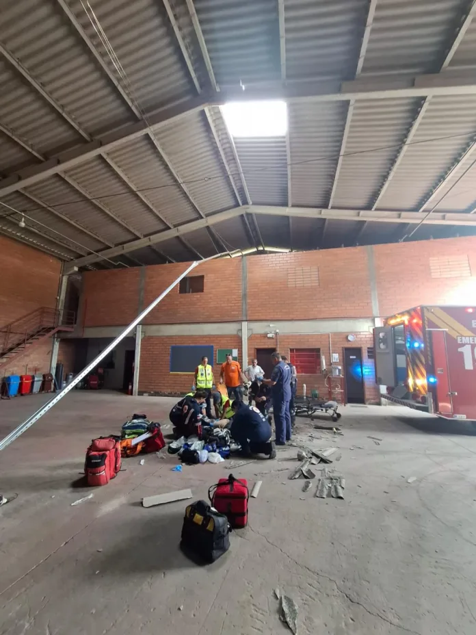 Homem morre após queda de telhado em Timbó