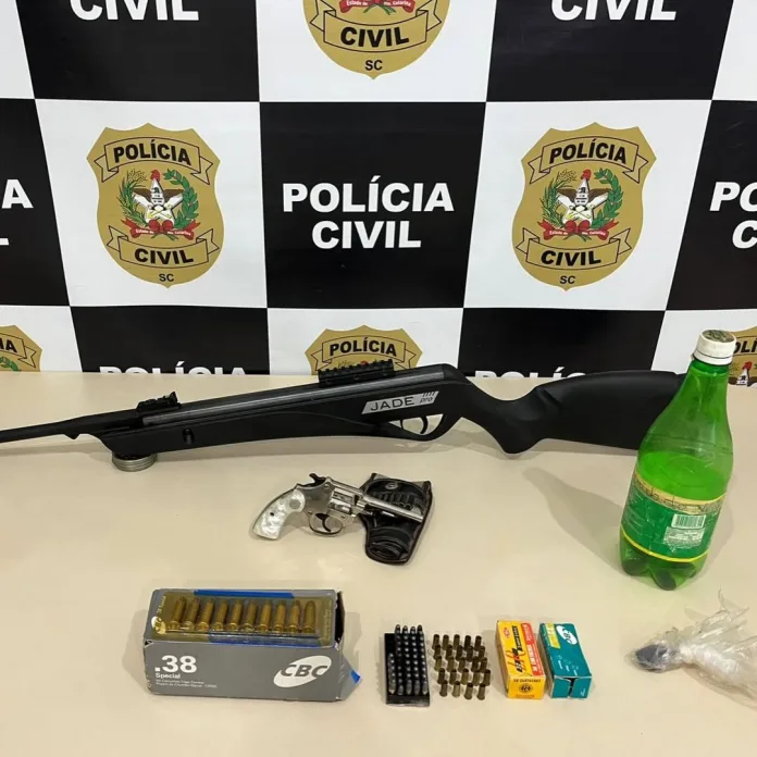 Polícia Civil apreende “chumbinho” e arma de fogo em operação de combate ao envenenamento de animais em Blumenau