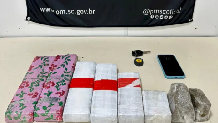 Polícia Militar de SC apreende 18 kg de drogas e prende dois traficantes em Blumenau em ações distintas